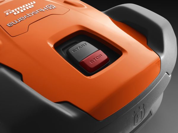 Interface adapted for professional remotely handling through Husqvarna Fleet Services. Controls on product_ status LED indication and START / STOP functionality.