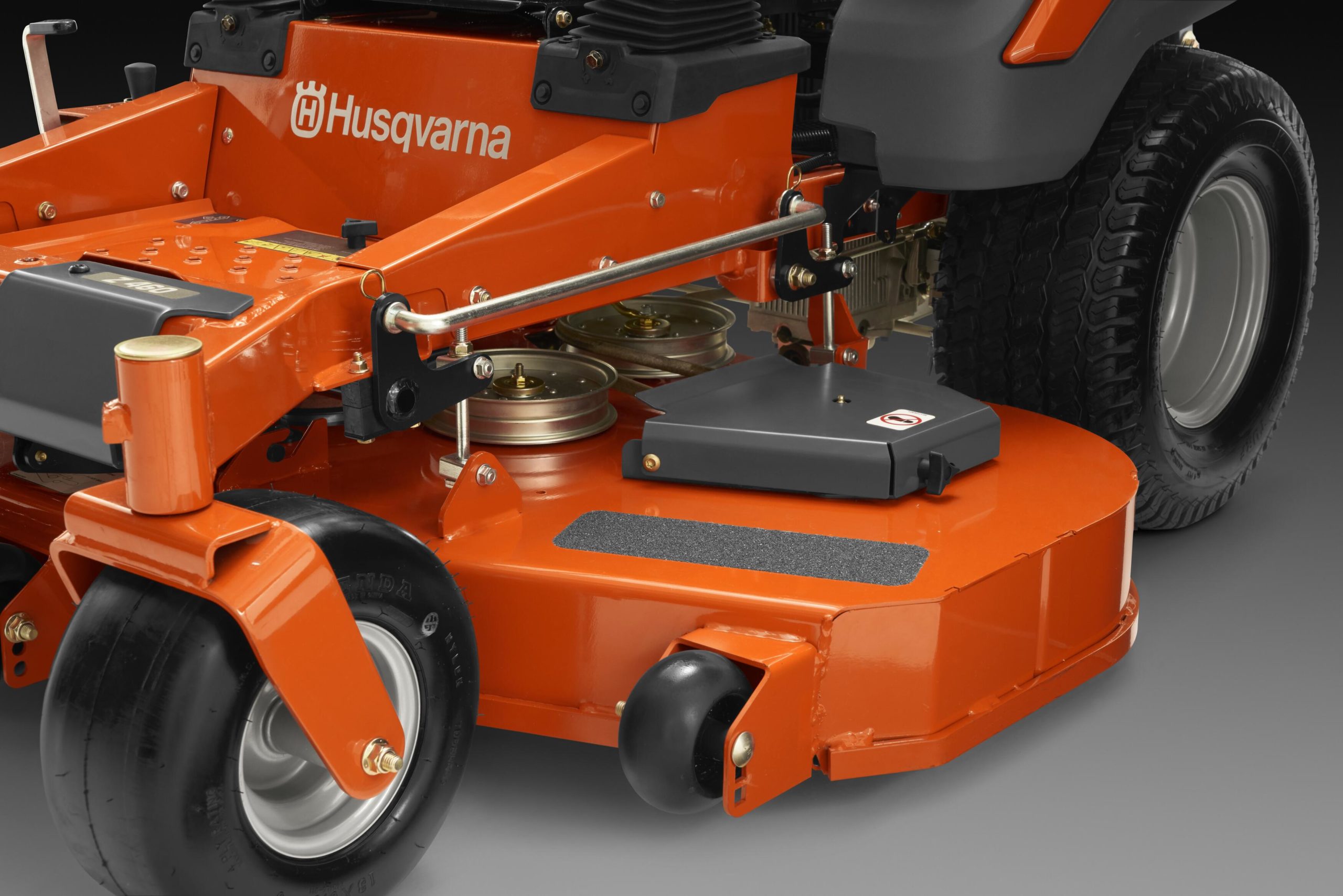  The professional cutting deck is built for rugged operation and a high degree of mowing precision.